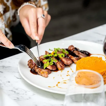 Mercure Bordeaux Aeroport 4*