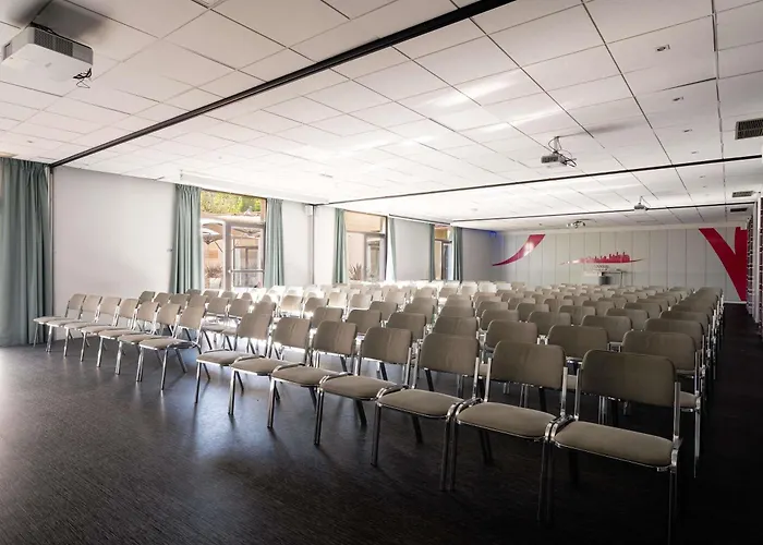 Mercure Bordeaux Aeroport 4*