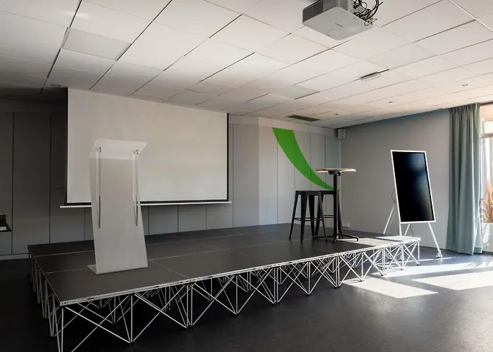 Mercure Bordeaux Aeroport Готель 4*